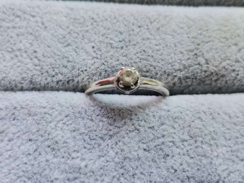 *R1 Auction* Silver Solitaire Ring