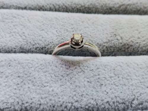 *R1 Auction* Silver Solitaire Ring