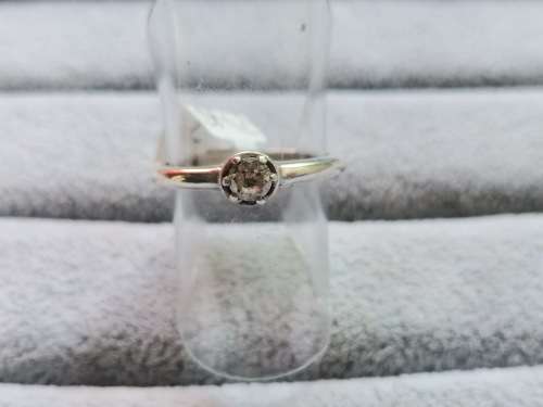 *R1 Auction* Silver Solitaire Ring