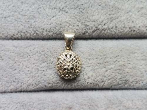 DISCOUNT!! Detailed Silver Pendant
