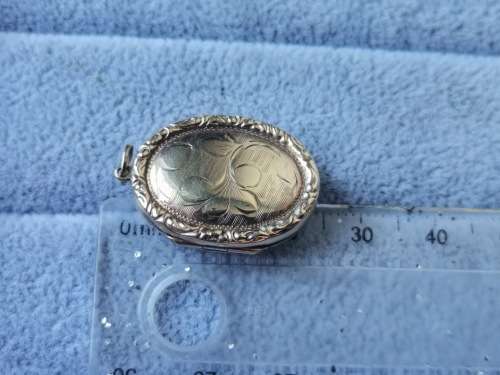 Detailed 9ct Gold Locket