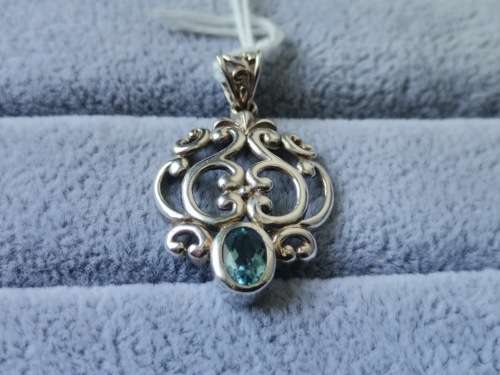 Discount!! Detailed Silver Topaz Pendant
