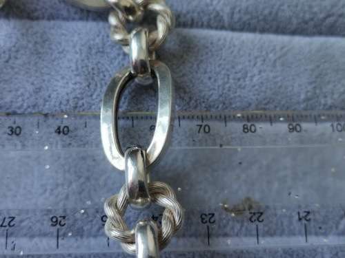 **R1 Auction**  Unique Silver Chain