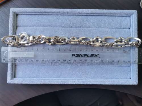 **R1 Auction**  Unique Silver Chain