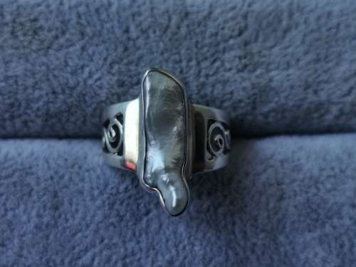 Discount!! Silver Pearl Ring