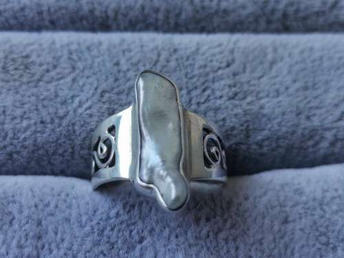 Discount!! Silver Pearl Ring
