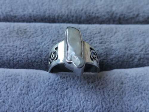 Discount!! Silver Pearl Ring