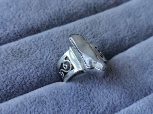 Discount!! Silver Pearl Ring