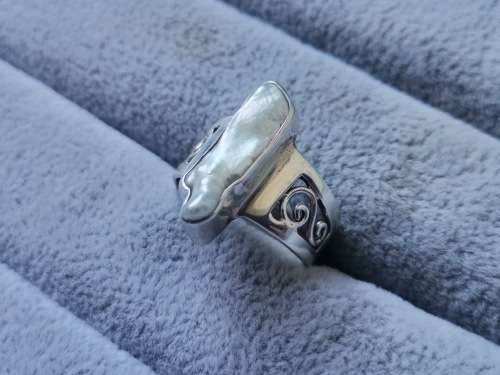 Discount!! Silver Pearl Ring
