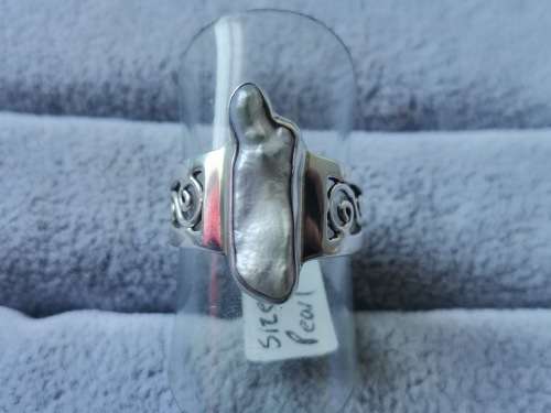 Discount!! Silver Pearl Ring