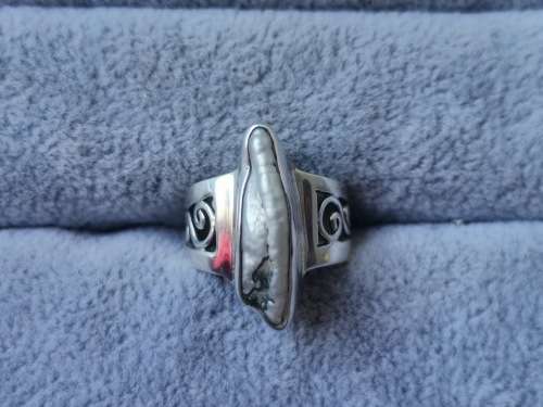 Discount!! Silver Pearl Ring