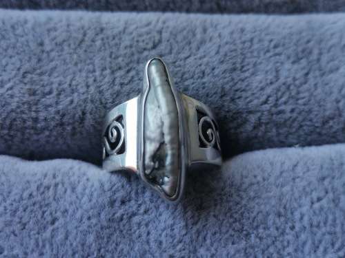 Discount!! Silver Pearl Ring