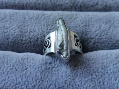 Discount!! Silver Pearl Ring