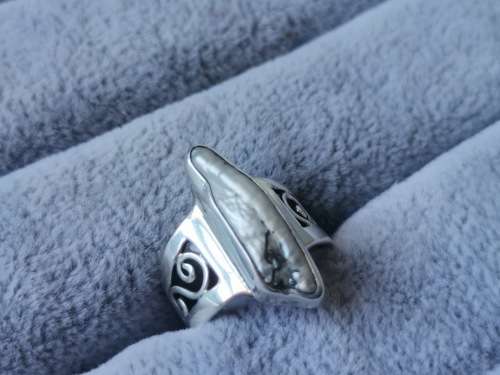 Discount!! Silver Pearl Ring