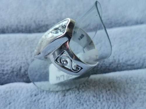 Discount!! Silver Pearl Ring