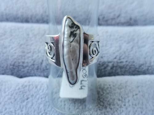 Discount!! Silver Pearl Ring
