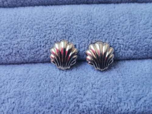 Charming 9ct Gold Earrings