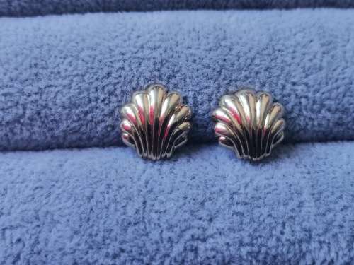 Charming 9ct Gold Earrings