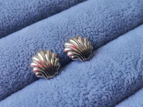 Charming 9ct Gold Earrings