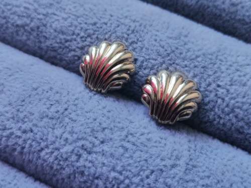 Charming 9ct Gold Earrings