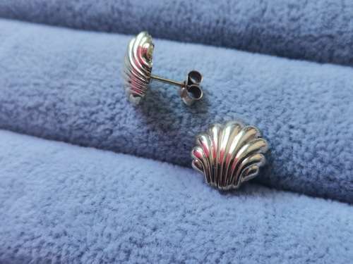 Charming 9ct Gold Earrings