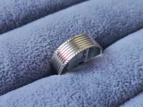 Discount!! Patterned Silver Ring