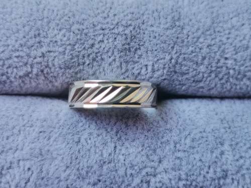 Discount!! Patterned Silver Ring