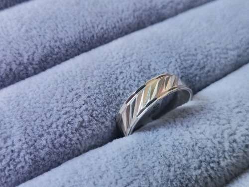 Discount!! Patterned Silver Ring