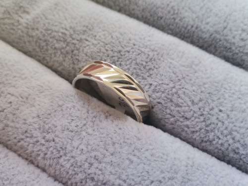 Discount!! Patterned Silver Ring
