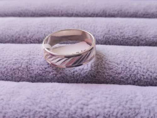 Discount!! Patterned Silver Ring
