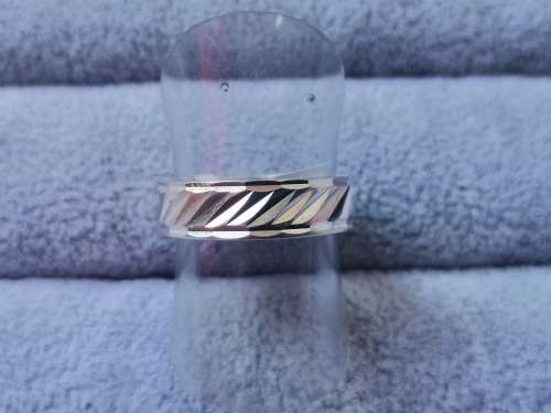 Discount!! Patterned Silver Ring
