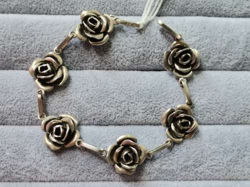 Discount!! Silver Rose Bracelet