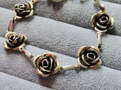 Discount!! Silver Rose Bracelet