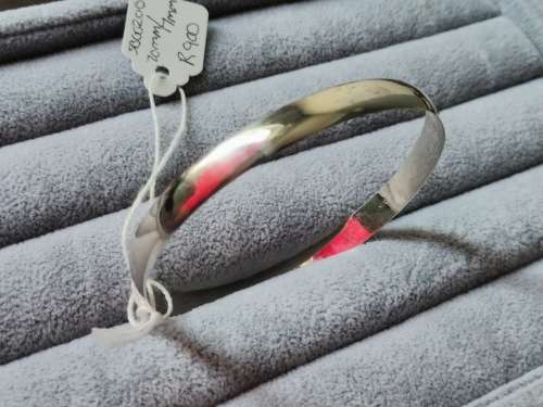 Discount!! Medium Silver Bangle