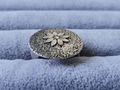 Discount!! Silver Flower Ring