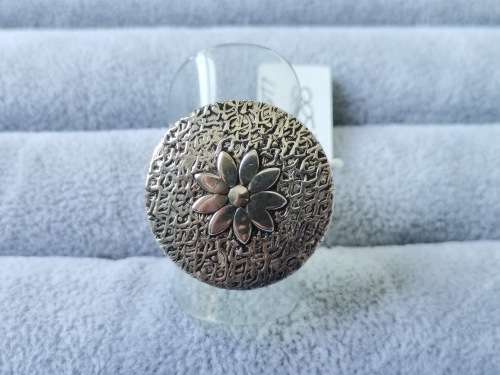 Discount!! Silver Flower Ring