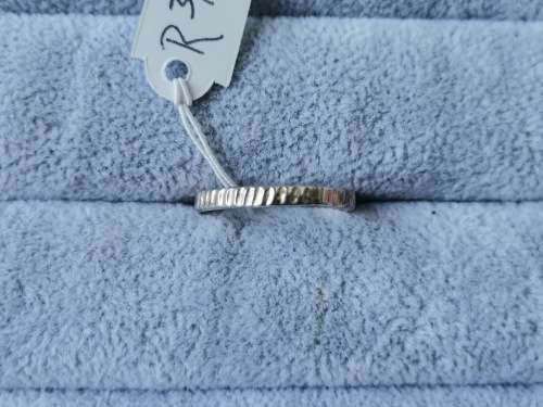 *R1 Auction* Silver Patterned Ring