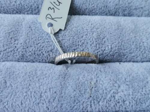 *R1 Auction* Silver Patterned Ring