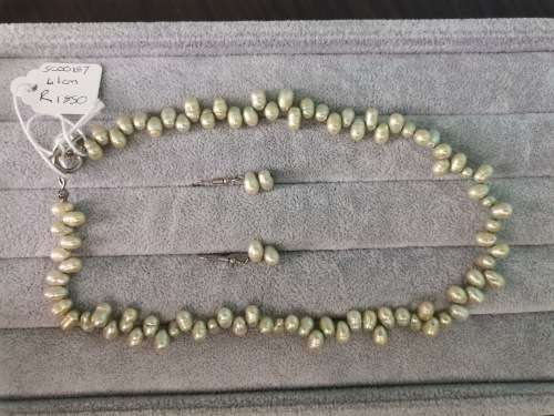 Discount!! Freshwater Pearl necklace and Earring Set