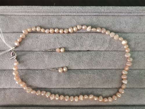 Discount!! Freshwater Pearl Necklace and Earring Set