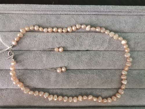 Discount!! Freshwater Pearl Necklace and Earring Set