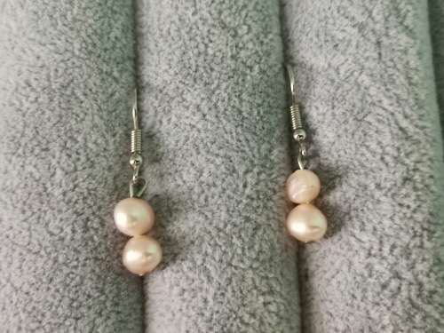 Discount!! Freshwater Pearl Necklace and Earring Set