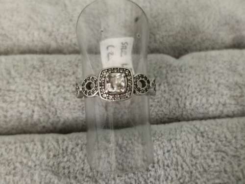 DISCOUNT!!! Dazzling Silver Ring