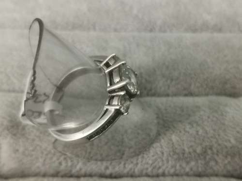 DISCOUNT!!! Pretty Silver Ring