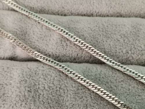 **R1 Auction**  Silver Curb Chain