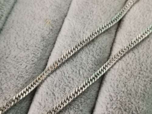 **R1 Auction**  Silver Curb Chain