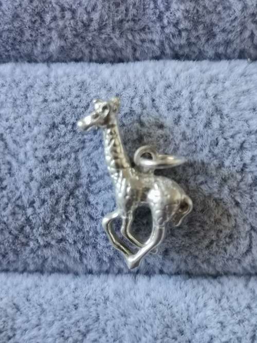 DISCOUNT!!! Silver Giraffe Charm