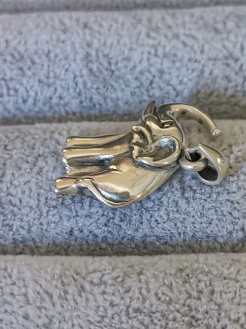 **R1 Auction** Silver Elephant Pendant