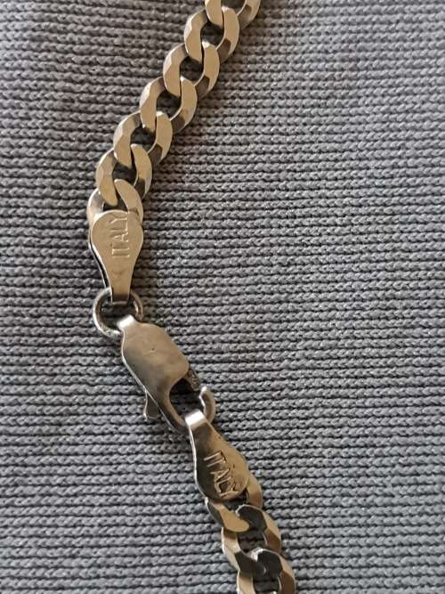 **R1 Auction**  Silver Curb Chain