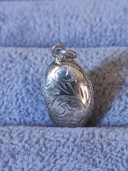 Silver Detailed Locket